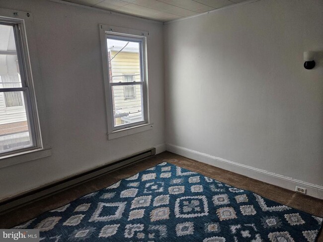 Building Photo - 330 W South St