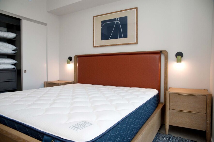 Building Photo - 11 NE 6th St