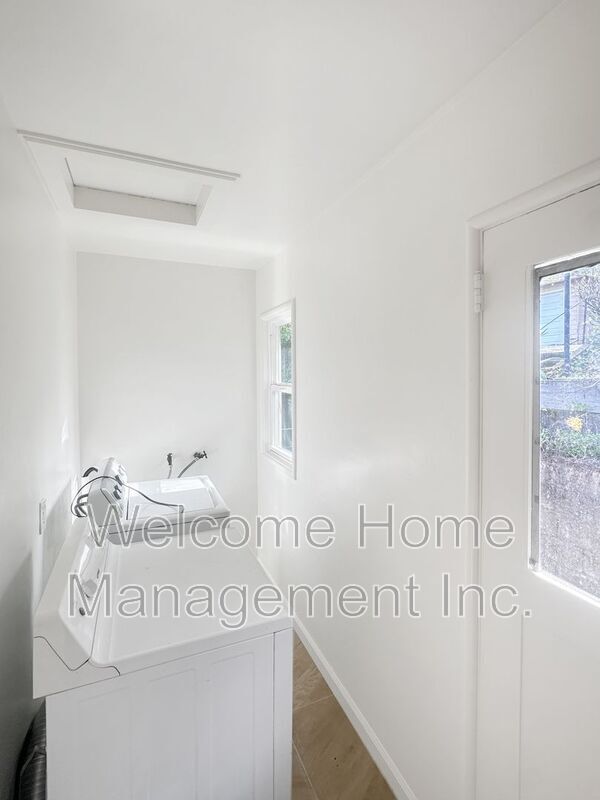 Building Photo - 5808 Estates Dr