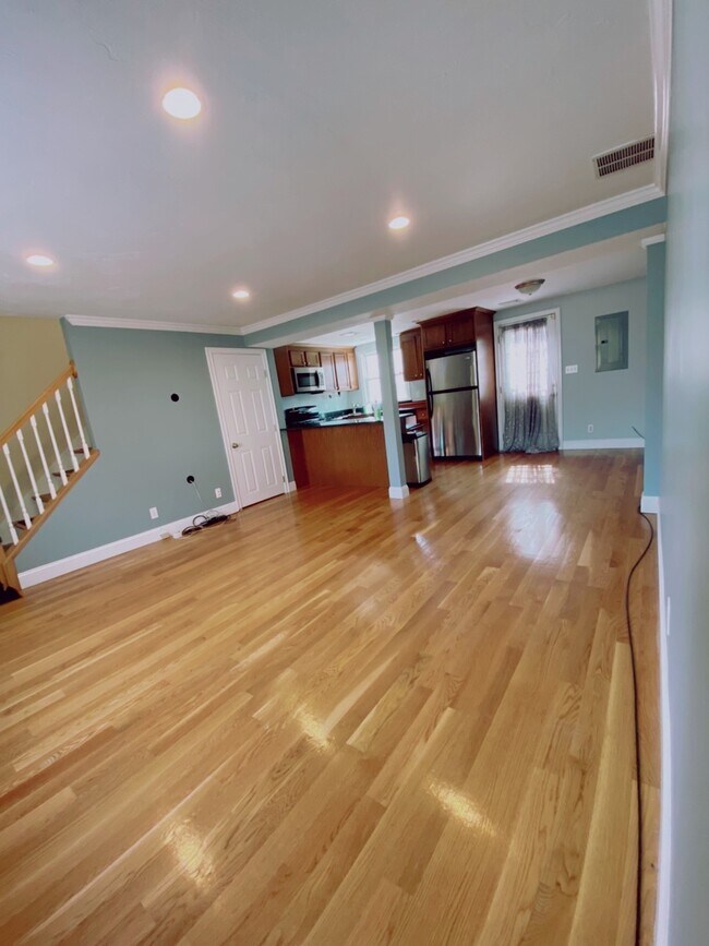 Building Photo - 88 Roberts Dr