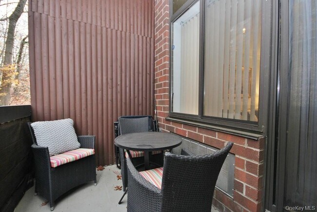 Building Photo - 1374 Midland Ave