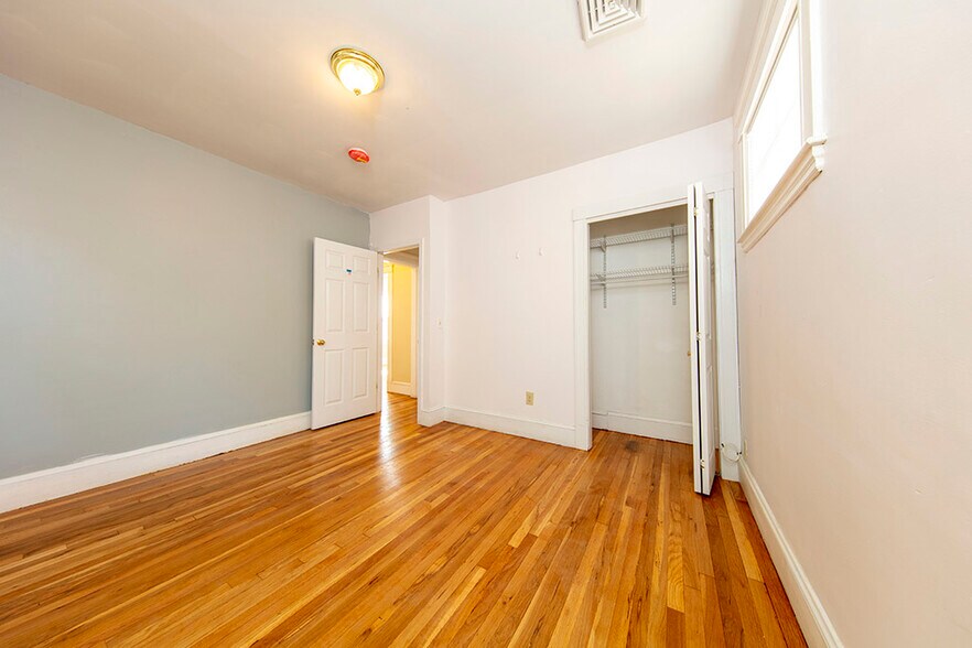 Building Photo - 20 Priesing St