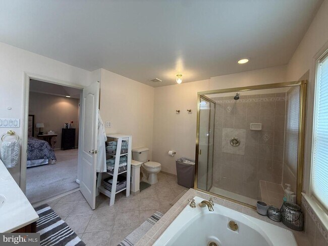 Building Photo - 240 Honey Hollow Ln