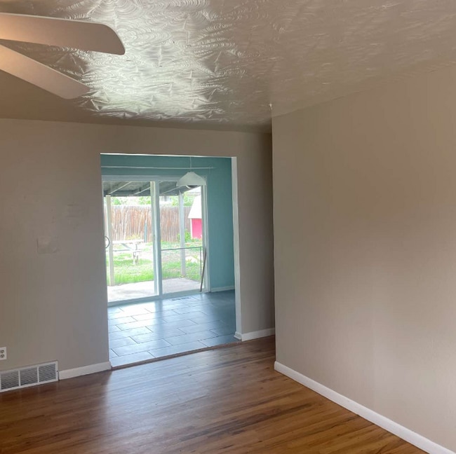 Building Photo - 409 Tedmon Dr
