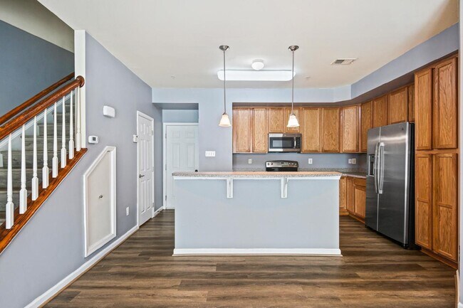 Building Photo - Exquisite brick-front duplex condo, ideall...