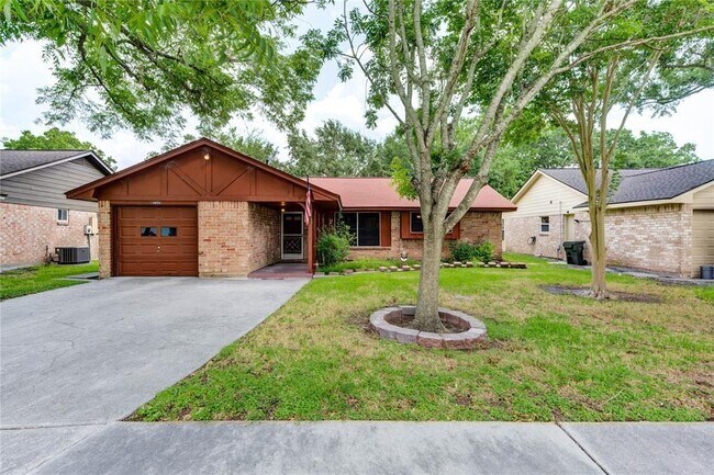 Building Photo - 13634 Greenridge Dr