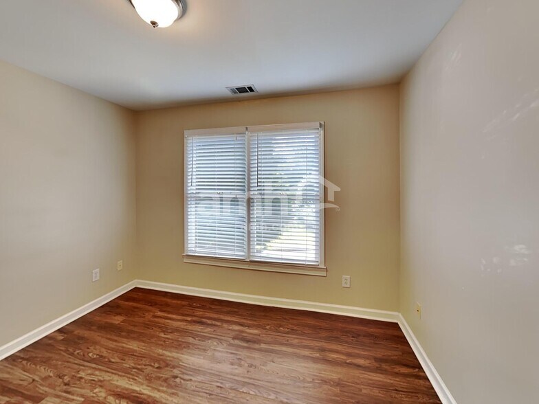 Building Photo - 2011 Aldbury Ln