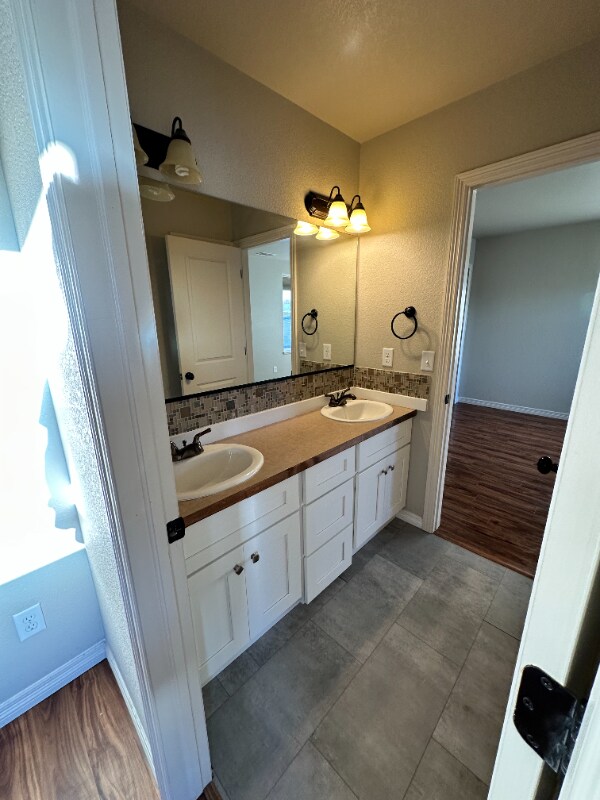 Building Photo - 2785 Exmoor Ln