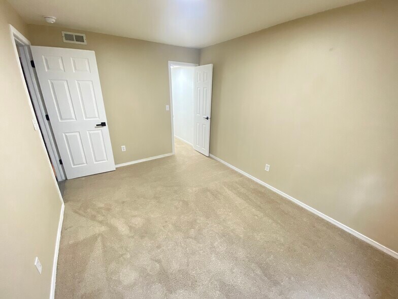 Building Photo - 1223 Gumwood Dr