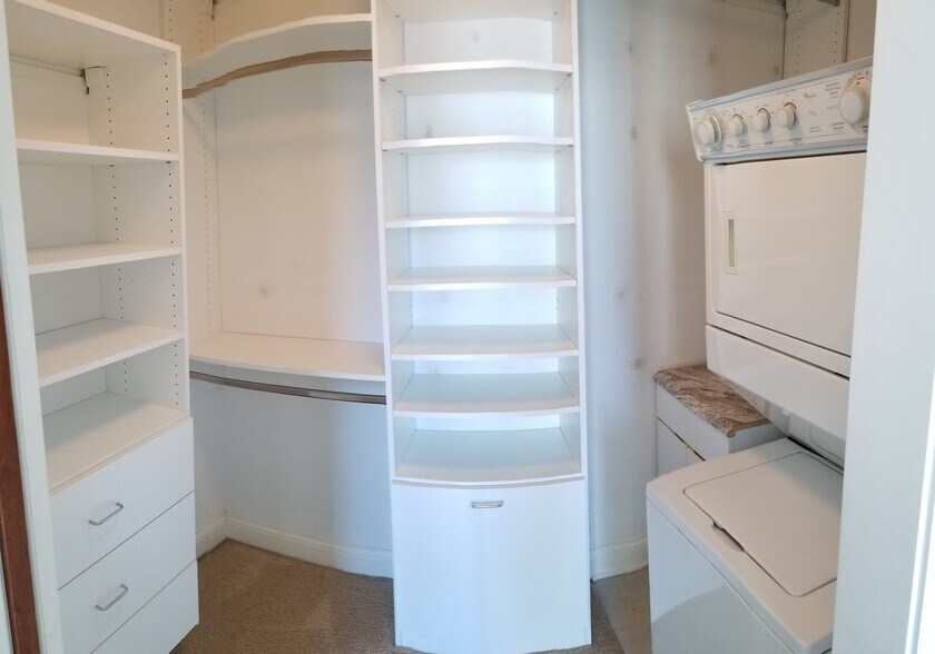 Custom closets - 2 E Erie St