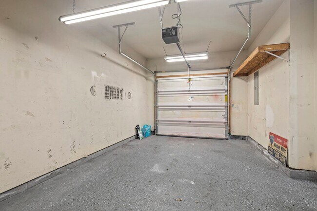 Building Photo - Beautifully Maintained 3-Bedroom Townhome with Bonus Room in Desirable Community