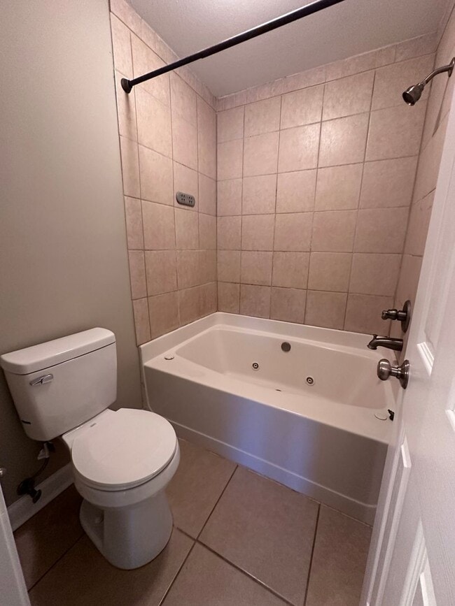 Building Photo - Eagle Landing - End Unit