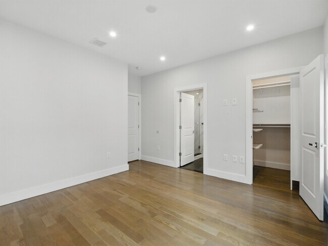 Building Photo - 494 Liberty Ave