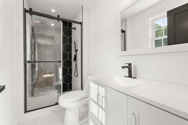 Building Photo - 576 Grove St