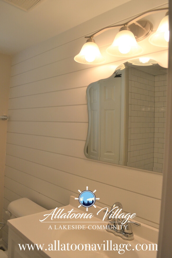Building Photo - Custom Renovation 2BR/1Bth Lakeside Home w...