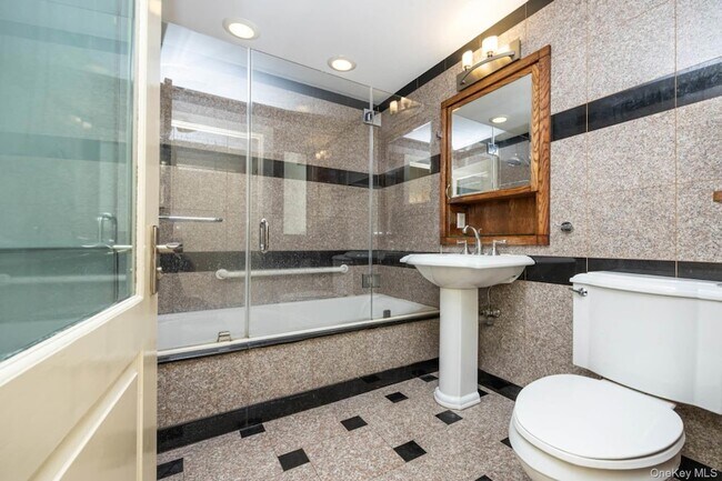 Building Photo - 21-63 23rd Street Unit 2