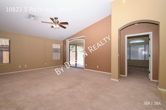 Building Photo - Rancho Del Lago 3 Bedroom 2 Bath + Den/Hom...