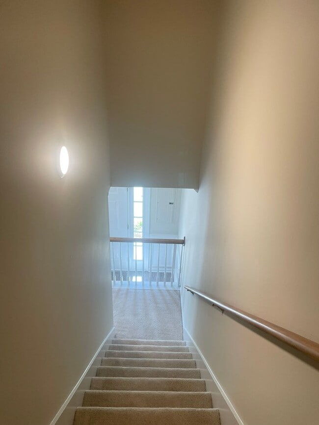 Building Photo - Beautiful Townhome Across Street From Jones Creek Golf Club