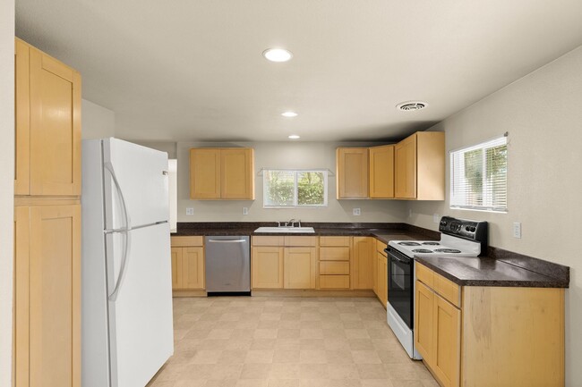 Building Photo - Single Family Ranch