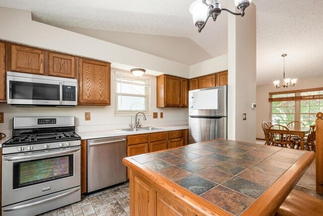 Building Photo - 4494 Earman Dr