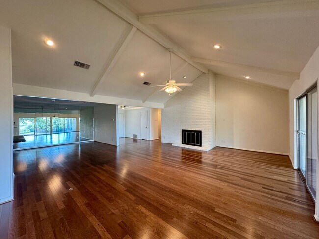 Building Photo - Single Family Home Available in Windmill Hill
