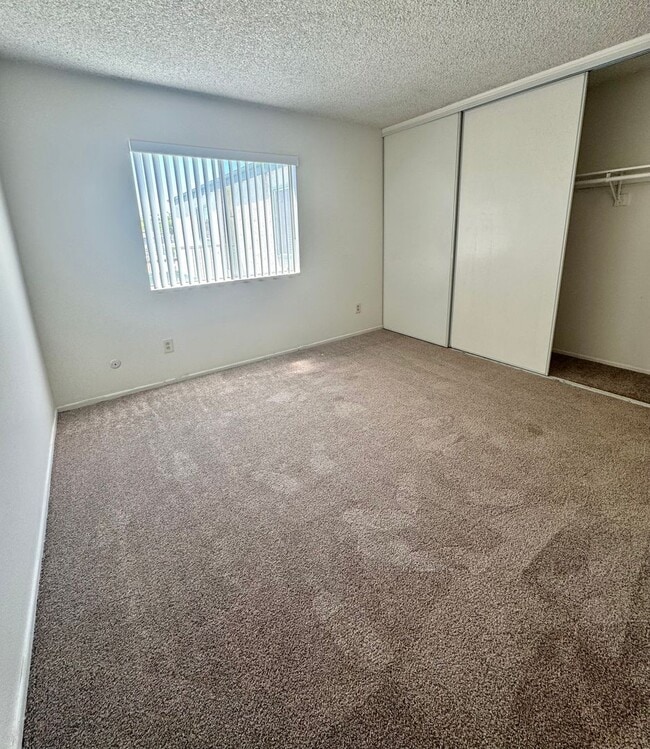 Building Photo - Spacious Upstairs Two-Bedroom 1 & 1/2 Bath...