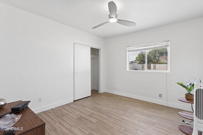 Building Photo - 926 W Moreland St