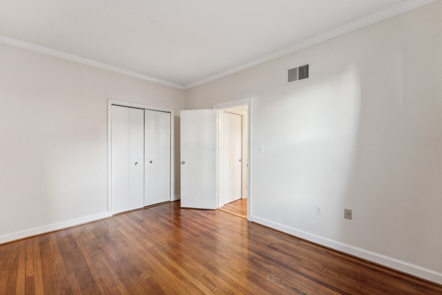 Building Photo - 1615 Kenyon St NW