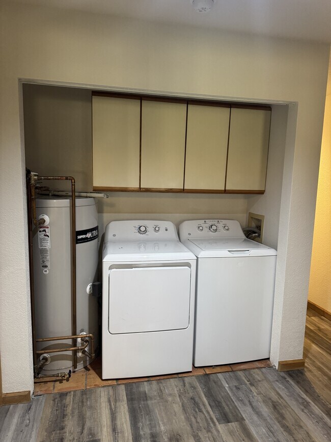 Building Photo - 2500 Kinnickinnick Rd