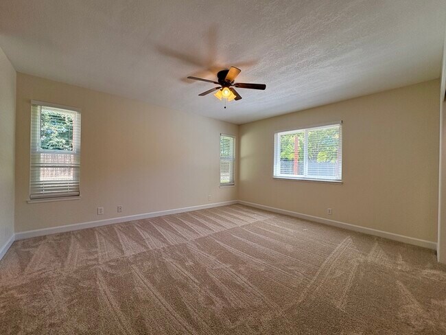 Building Photo - Beautiful 3 Bedroom, 2.5 Bathroom Fully Remodeled Home in Orangevale!