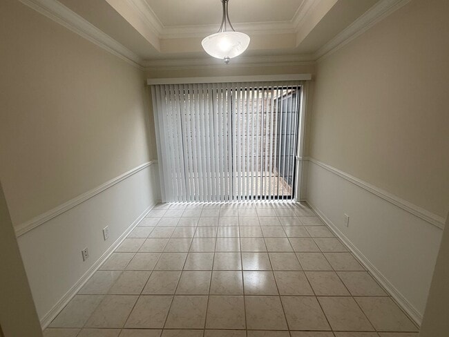 Building Photo - Garden Home