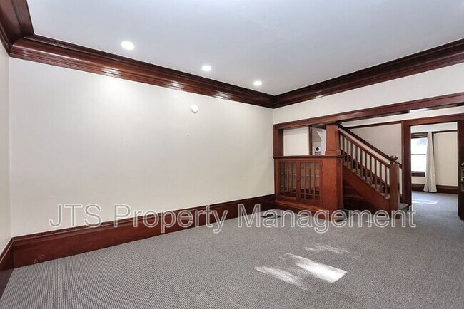 Building Photo - 1015 27th St
