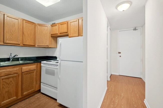 Building Photo - 2728 N Hampden Ct