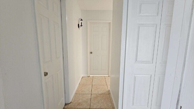 Building Photo - 3 Bedroom Pool Home in North Port - Rent I...