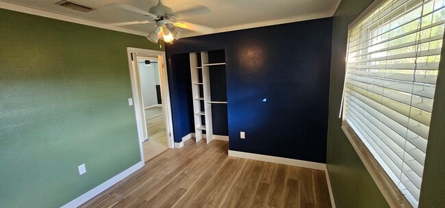 Building Photo - 370 Hunt Dr