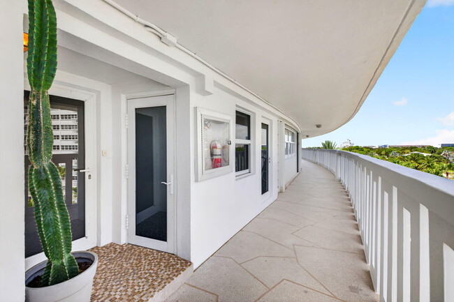 Building Photo - 2000 S Ocean Dr