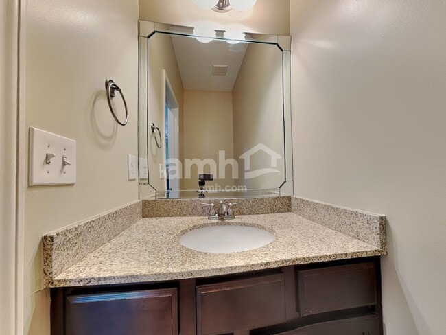 Building Photo - 3419 Greentree Ln