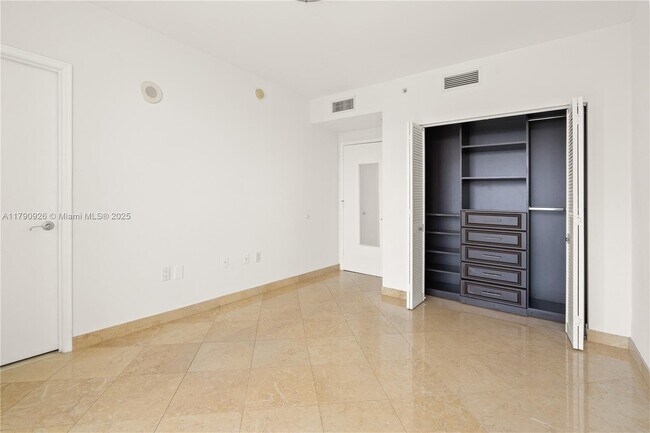 Building Photo - 19400 Turnberry Way