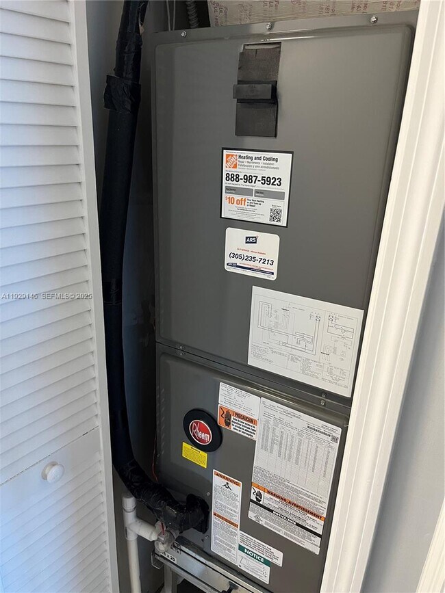 Building Photo - 8650 SW 67th Ave