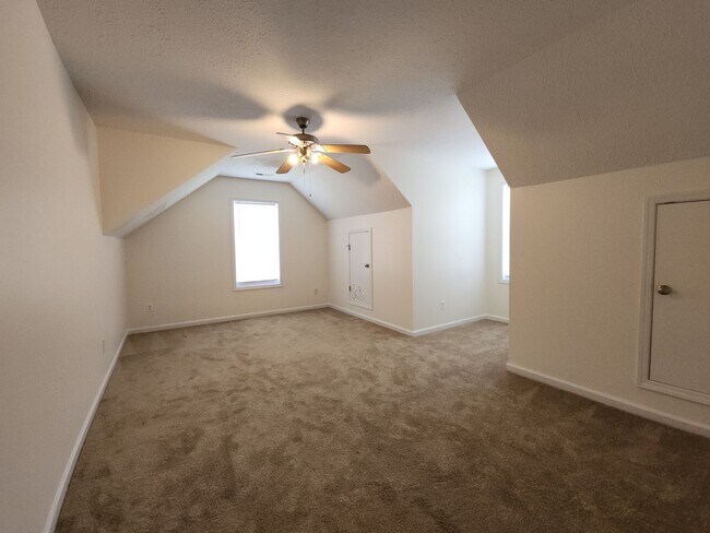 Building Photo - 205 Ashcroft Dr