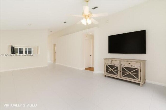 Building Photo - 653 NW San Remo Cir