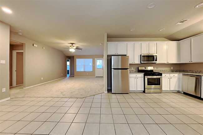 Building Photo - 804 Lovebug Ln