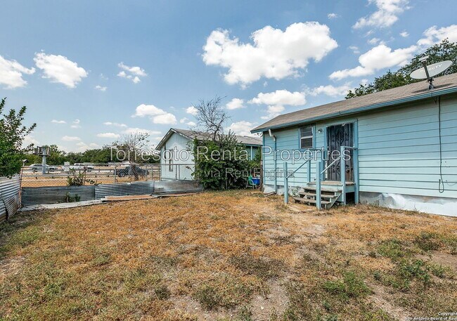 Building Photo - 611 Rochambeau St