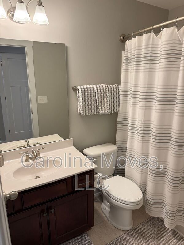 Building Photo - 604 Springbank Aly