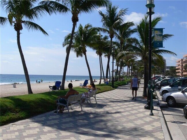 Deerfield Beach 2 miles east - 123 Deer Creek Blvd