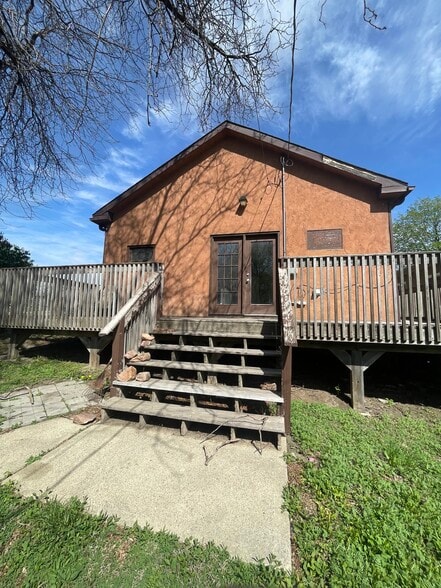 Large back deck and fenced in yard - 323 N Fairfax Ave