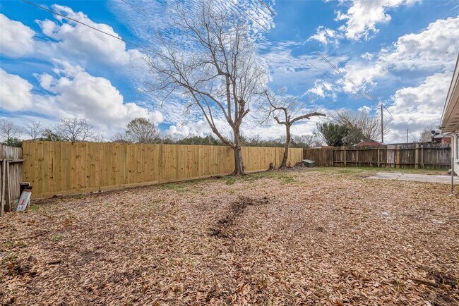 Building Photo - 1615 Millbury Dr