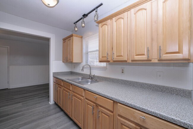 Building Photo - 9834 Denning Dr