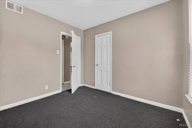 Building Photo - 6018 Evergreen Blvd