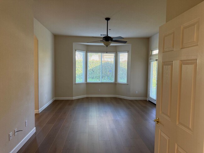 Building Photo - 1587 Regent Dr